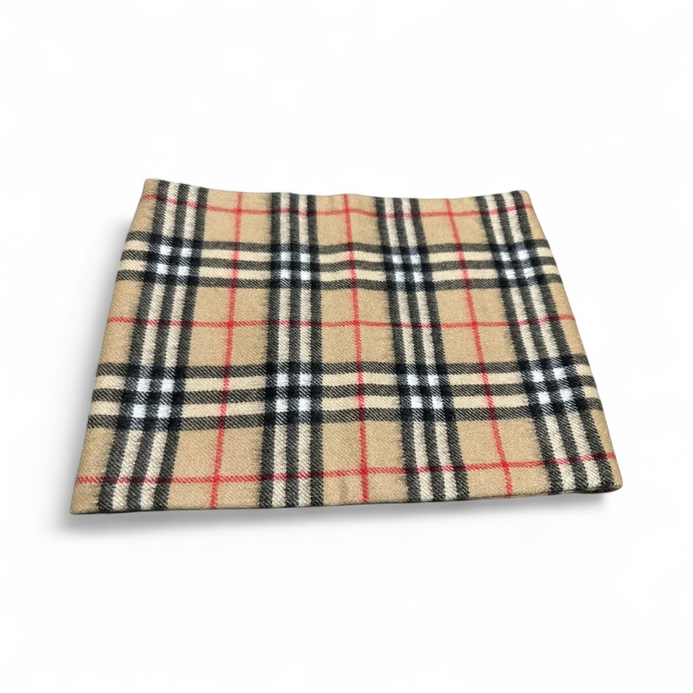 Burberry Vintage Check Snood in Tan and Black - Picture 9 of 16